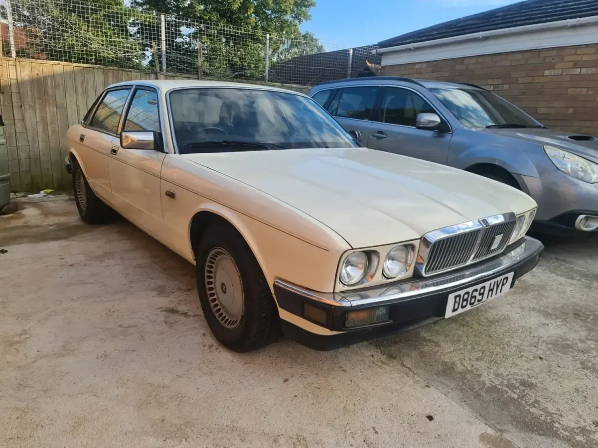 Used Jaguar XJ Classic 1987 White Sedan