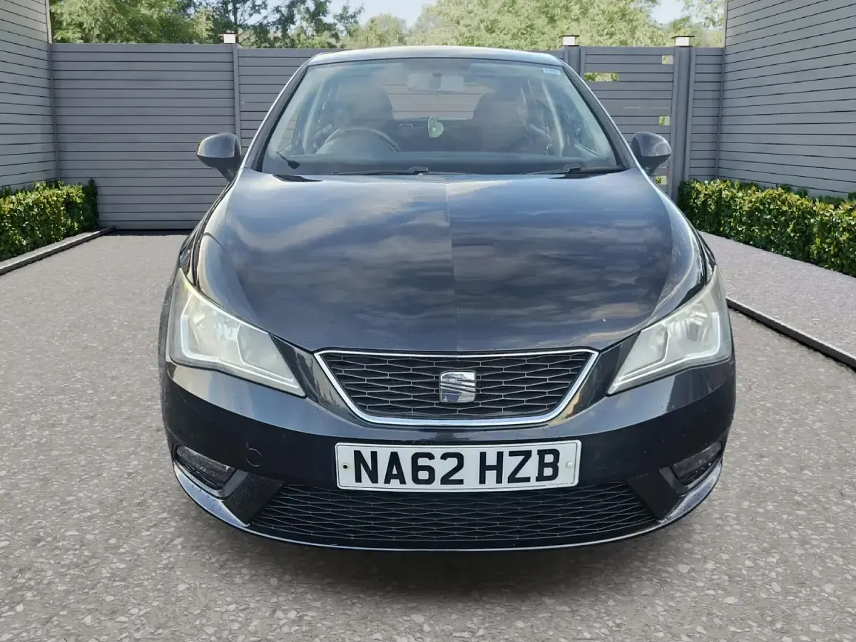 Usado Seat Ibiza SE 85 CV (62 kW) 2012 Negro Utilitario