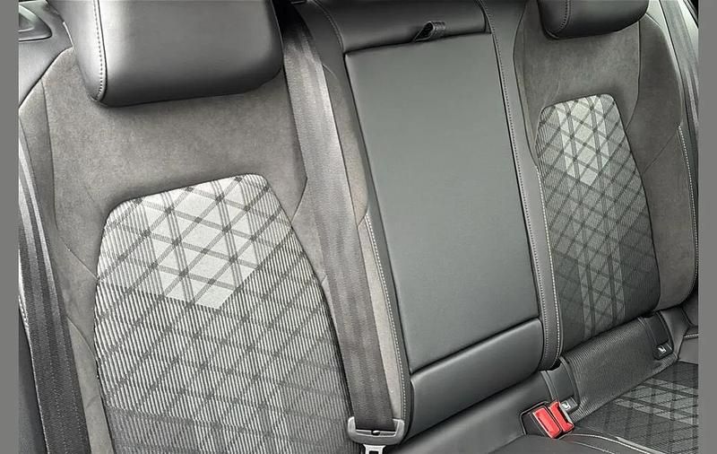 Used VW Golf VIII R-line 150 HP (110 kW) 2025 Black Hatchback