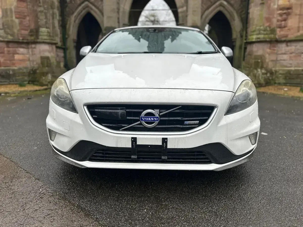 Used Volvo V40 R-Design 2017 White Hatchback