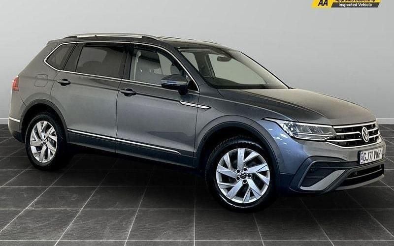 Used 2024 VW Tiguan Allspace Life SUV | £19,395 (Good price) - Image 1/2