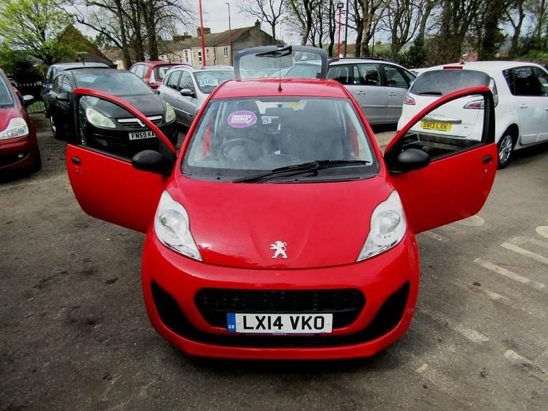 Begagnad Peugeot 107 Access 68 HK (50 kW) 2014 Röd Halvkombi