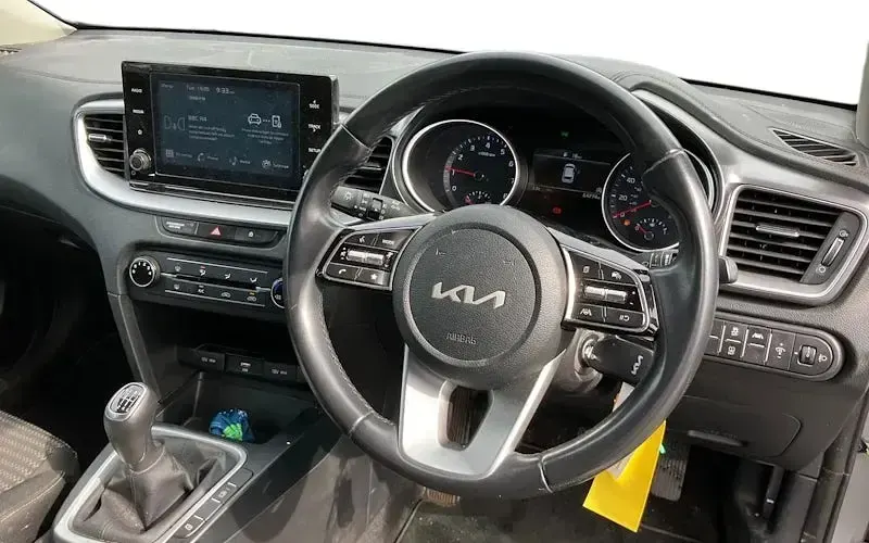 Usado Kia Ceed 120 CV (88 kW) 2021 Plateado Utilitario