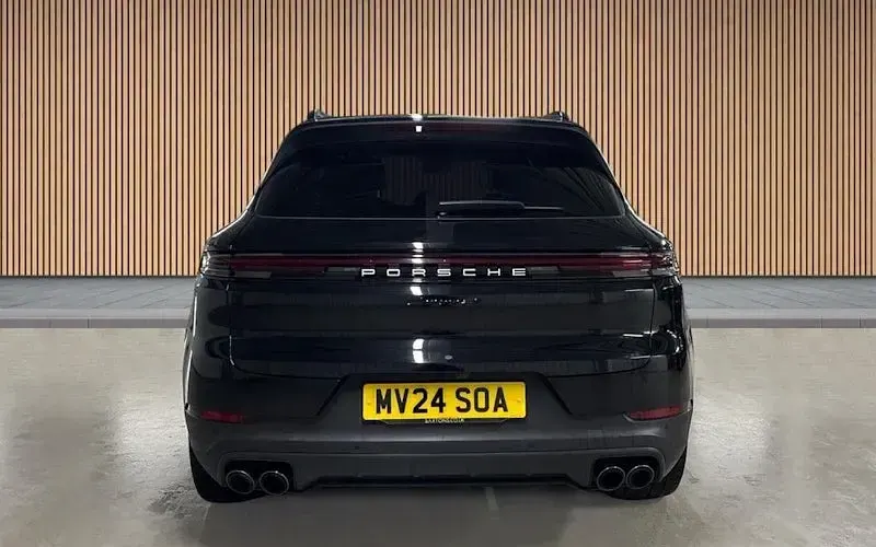 Used Porsche Cayenne S E-Hybrid 519 HP (381 kW) 2025 SUV