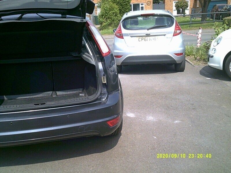 Image 3/4