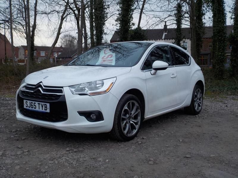 Used DS Automobiles DS4 2015 White Hatchback
