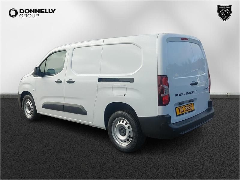 White New 2025 Peugeot Partner S MPV | £17,785 (Fair price) - Image 1/4