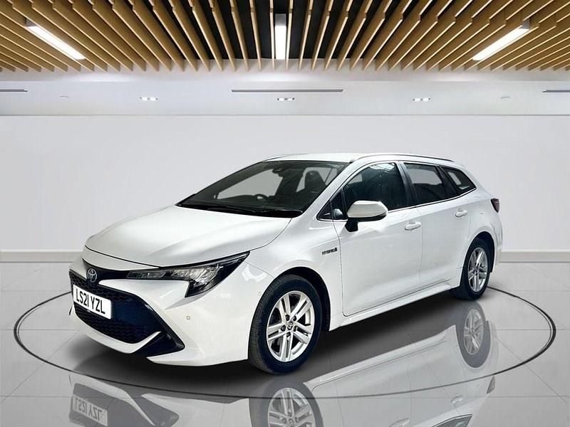 Used Toyota Corolla 122 HP (89 kW) 2021 White Estate