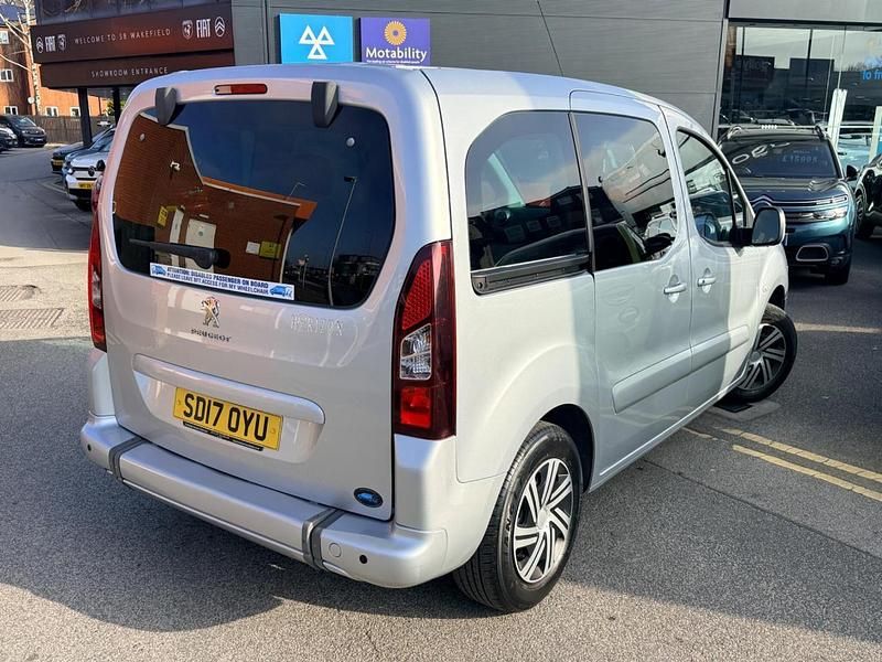 Used Peugeot TePee Active 98 HP (72 kW) 2017 Grey MPV