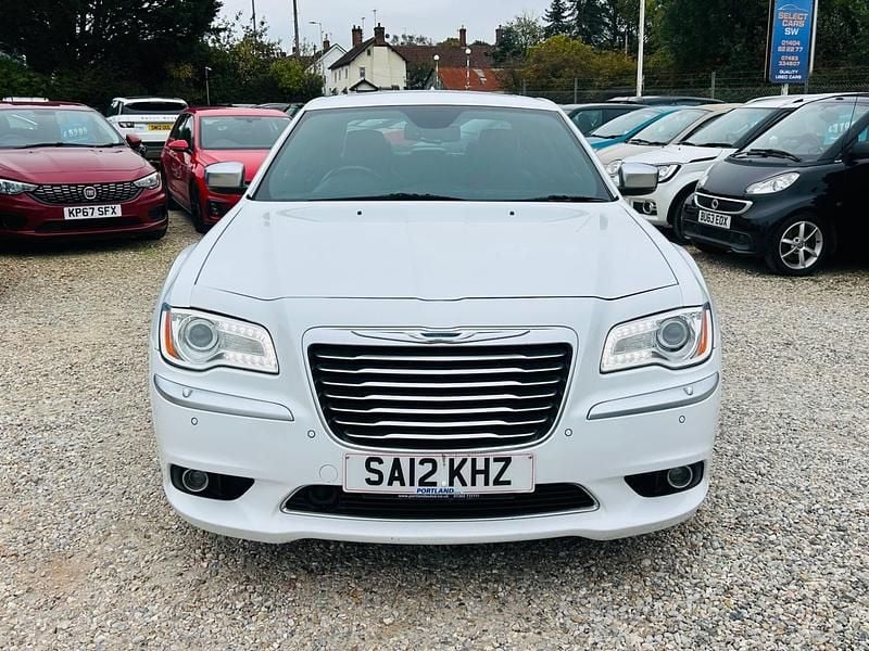 Used Chrysler 300C Executive 236 HP (173 kW) 2012 White Sedan