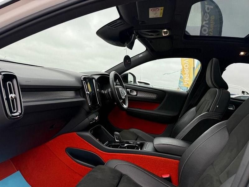 Used Volvo XC40 R-Design 190 HP (139 kW) 2018 White SUV