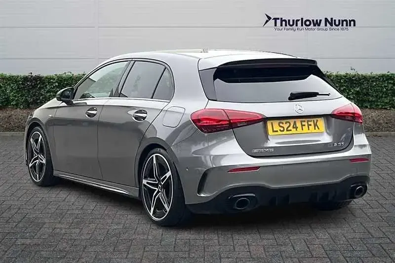 Usado Mercedes A35 AMG Premium 320 HP (235 kW) 2024 Cinzento Citadino
