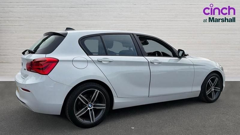 Used BMW 118 Sport Line 136 HP (100 kW) 2019 White Hatchback