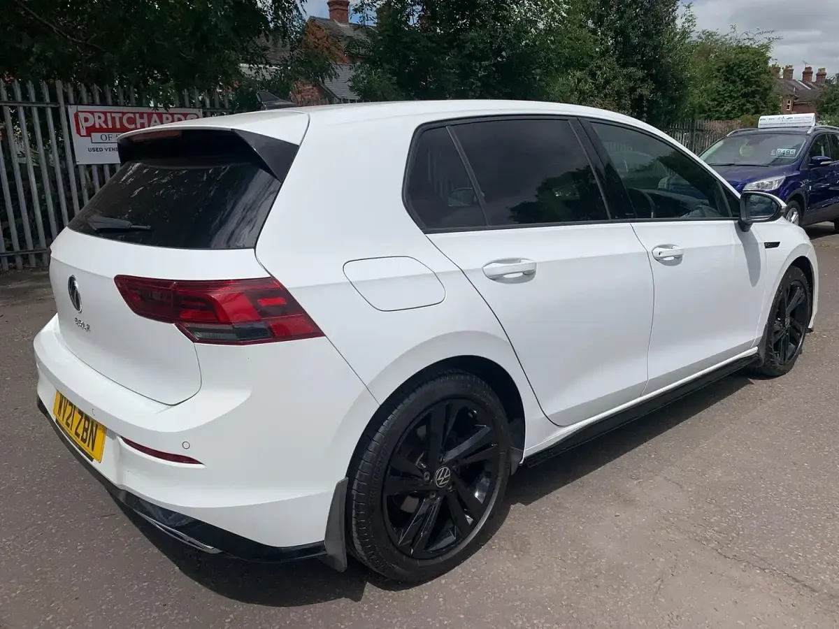 Used VW Golf VII R-line 150 HP (110 kW) 2021 White Hatchback