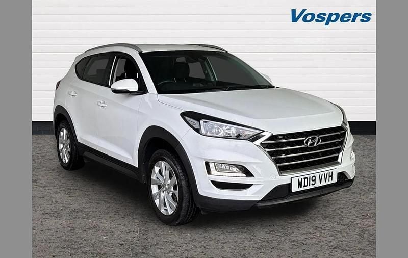 White Used 2019 Hyundai Tucson SE SUV | £12,489 (Super price) - Image 1/3