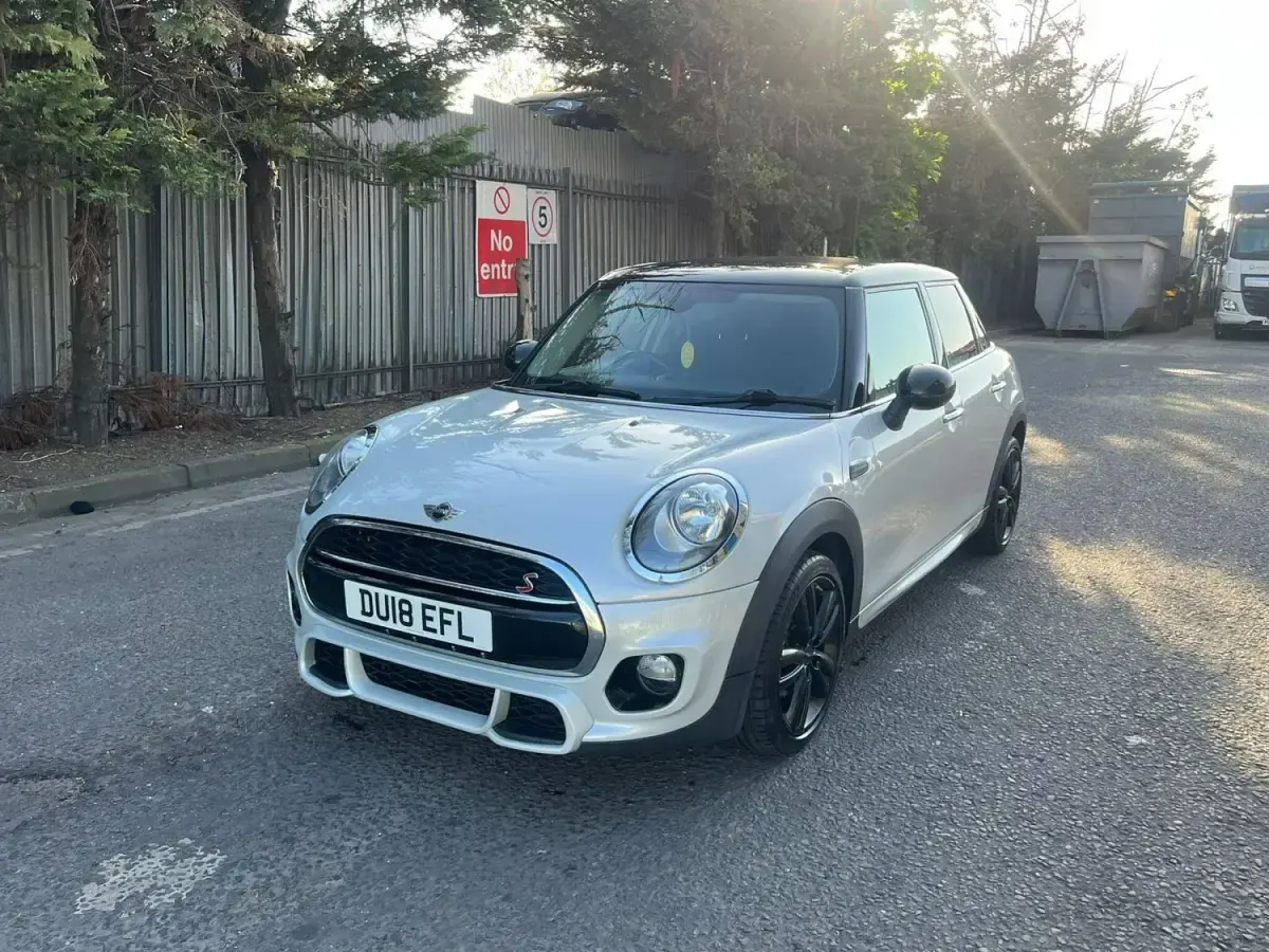 Usado Mini Cooper Hatch 2018 Prateado Citadino