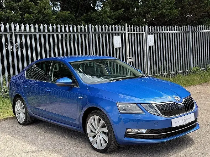 Used Skoda Octavia LAURIN & KLEMENT 150 HP (110 kW) 2017 Blue Hatchback