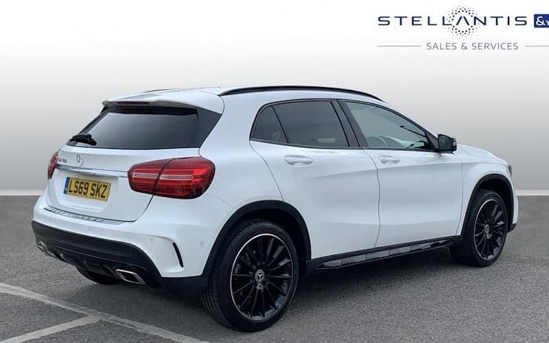 Used Mercedes GLA180 AMG line 122 HP (89 kW) 2020 SUV