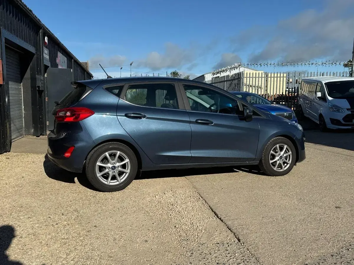 Used Ford Fiesta Zetec 100 HP (73 kW) 2018 Blue Hatchback