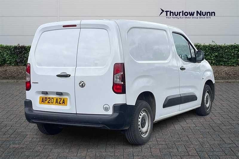 Second-hand Vauxhall Combo Edition 75 CP (55 kW) 2020 Alb Monovolum
