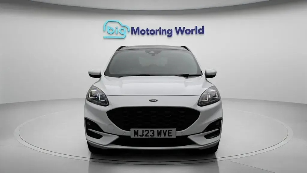 Second-hand Ford Kuga ST-Line X 225 CP (165 kW) 2023 Alb SUV