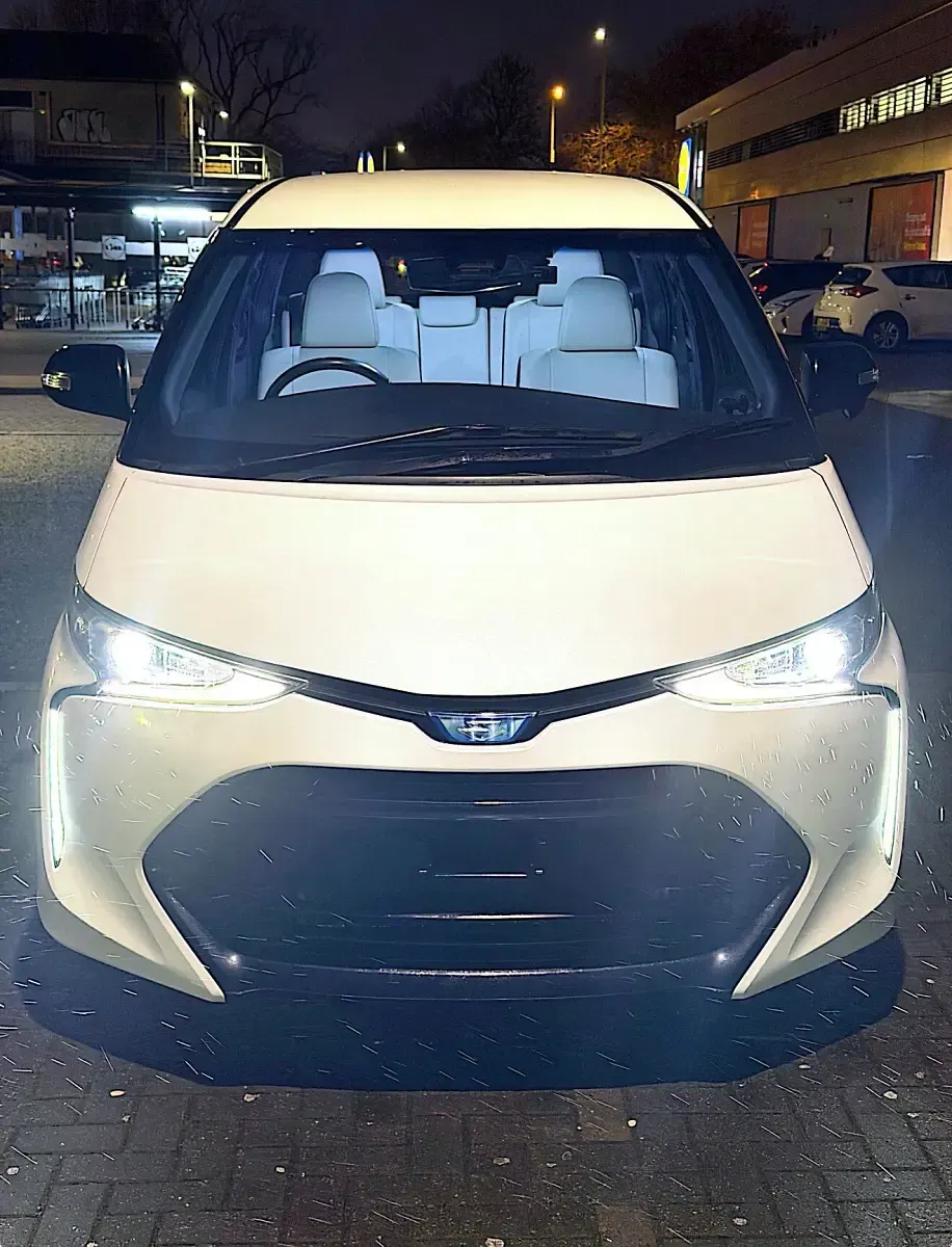 Used Toyota Estima Hybrid 2017 White MPV