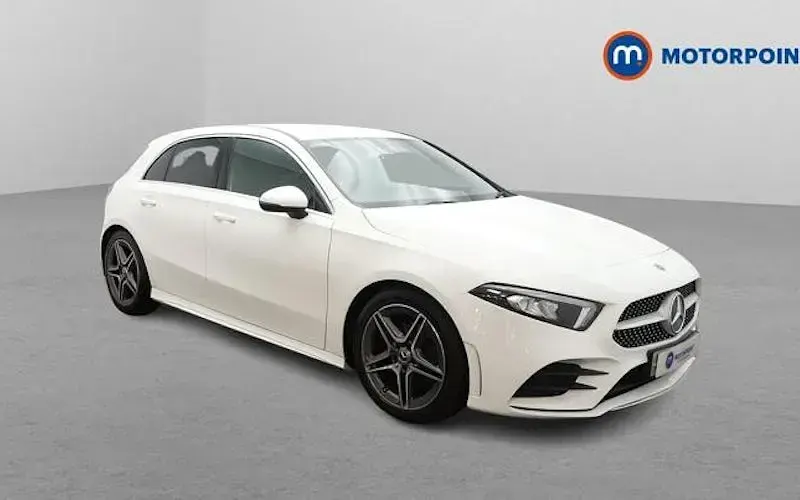 Begagnad Mercedes A180 AMG line 136 HK (100 kW) 2019 Halvkombi