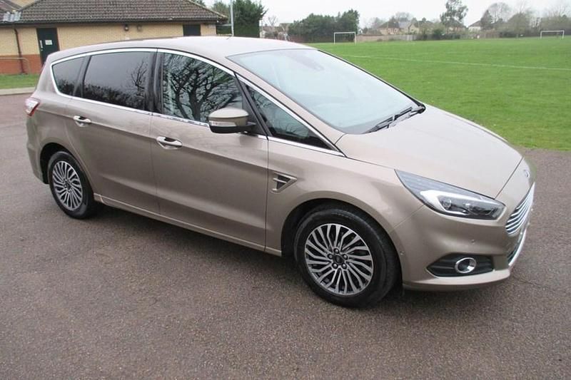 Used Ford S-MAX Titanium 190 HP (139 kW) 2019 Silver MPV