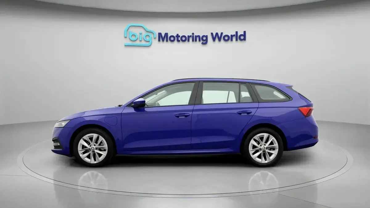 Used Skoda Octavia SE Technology 201 HP (147 kW) 2022 Blue Estate