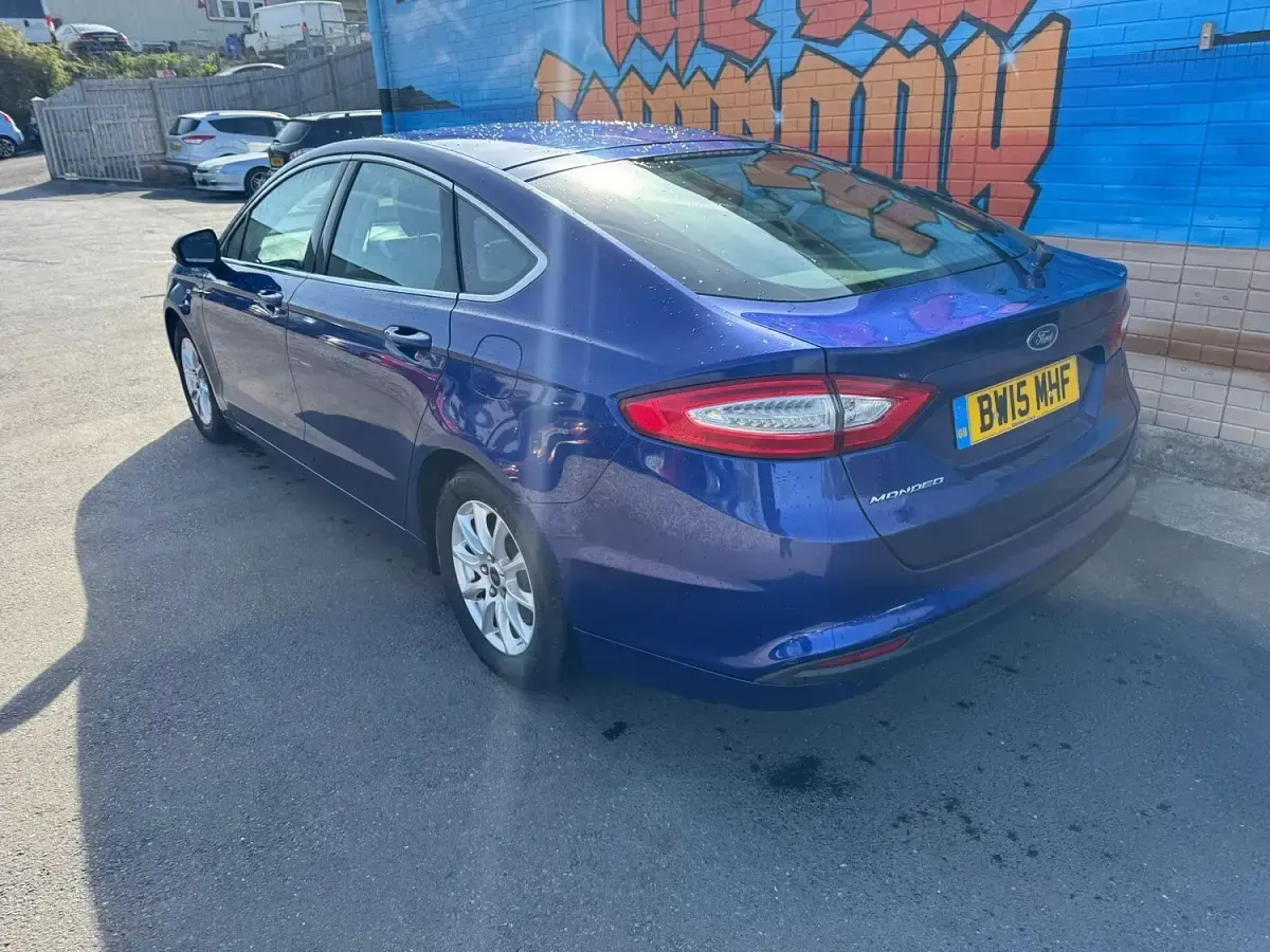 Used Ford Mondeo Zetec 150 HP (110 kW) 2015 Blue Hatchback
