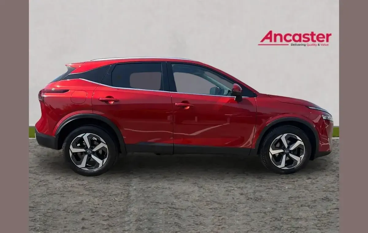 Used Nissan Qashqai N-Connecta 138 HP (101 kW) 2022 Red SUV