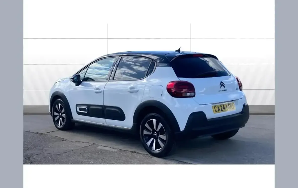 Used Citroën C3 PureTech 108 HP (79 kW) 2024 White Hatchback