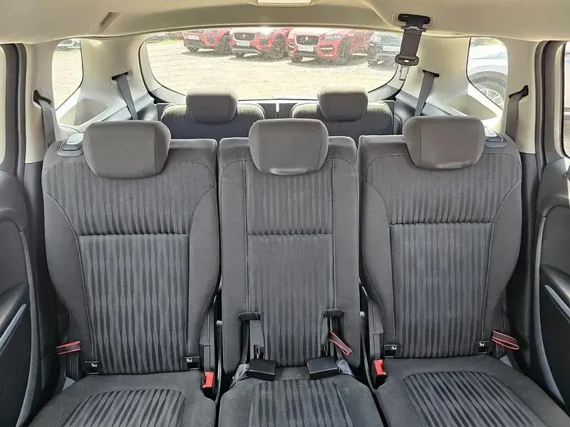 Used Vauxhall Zafira Tourer Design Edition 140 HP (102 kW) 2017 Red MPV