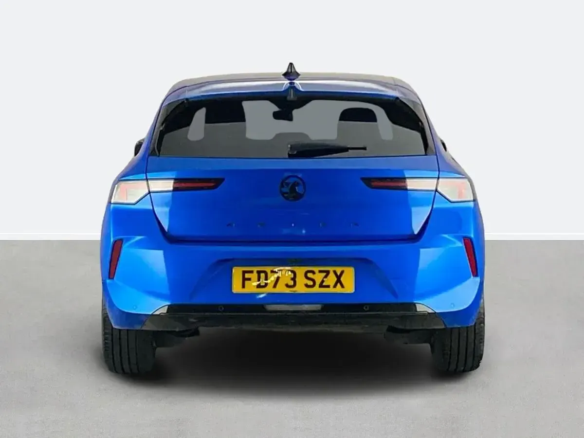 Second-hand Vauxhall Astra 130 CP (95 kW) 2023 Albastru Hatchback