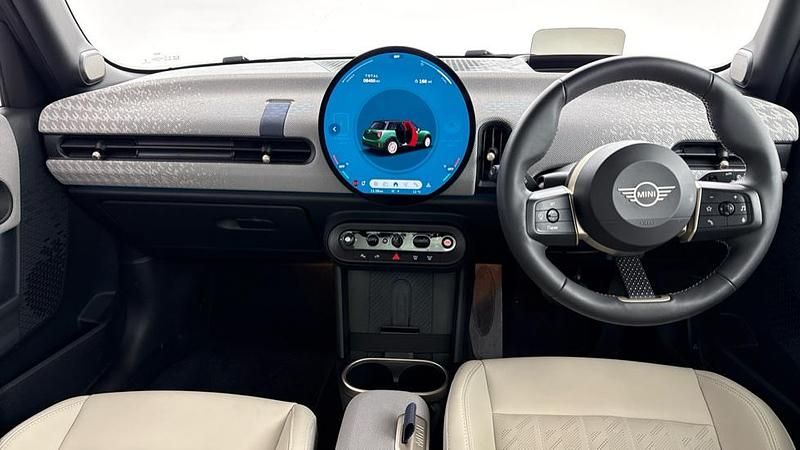 Begagnad Mini Cooper Hatch 154 HK (113 kW) 2024 Grön Halvkombi