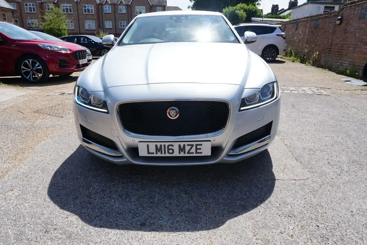 Used Jaguar XF Prestige 160 HP (117 kW) 2016 Silver Sedan