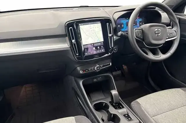 Used Volvo XC40 Core 161 HP (118 kW) 2025 Silver SUV