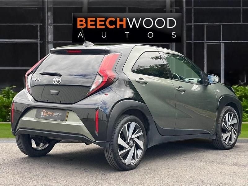 Used Toyota Aygo X 72 HP (52 kW) 2022 Green SUV