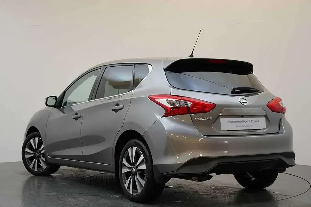 Used Nissan Pulsar N-Connecta 115 HP (84 kW) 2017 Grey Hatchback