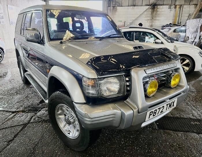 Used Mitsubishi Pajero 140 HP (102 kW) 2000 Silver/blue SUV