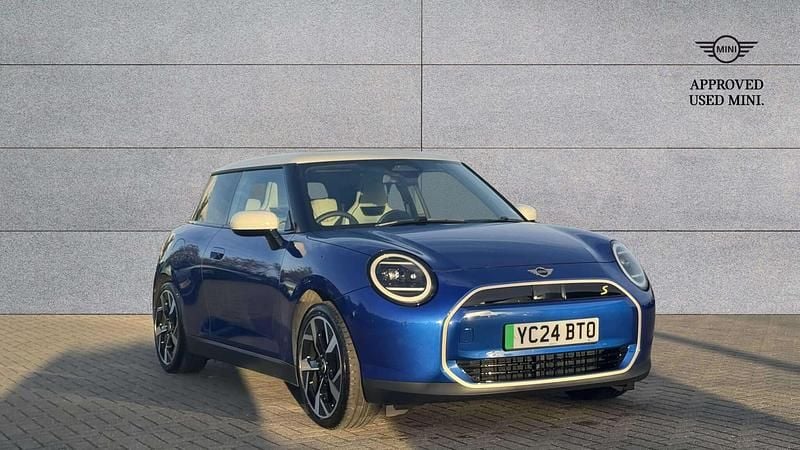 Blue Used 2024 Mini Cooper SE Hatch Hatchback | £28,111 - Image 1/4