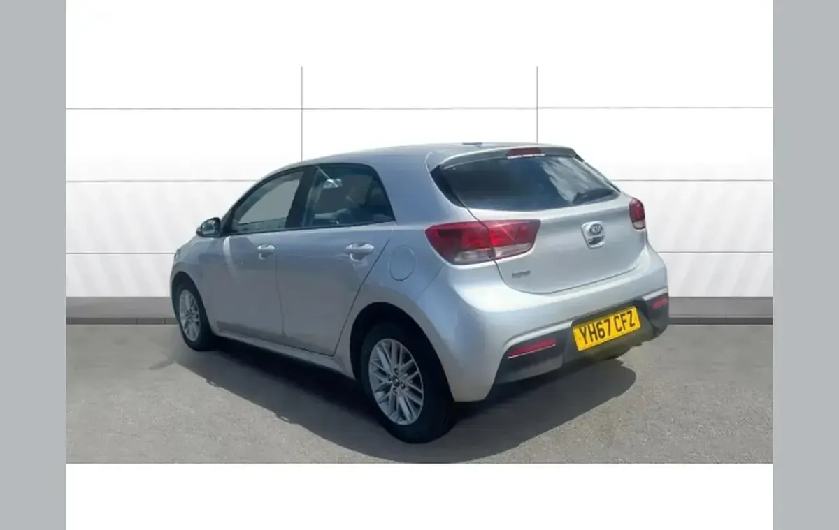 Used Kia Rio 98 HP (72 kW) 2017 Silver Hatchback