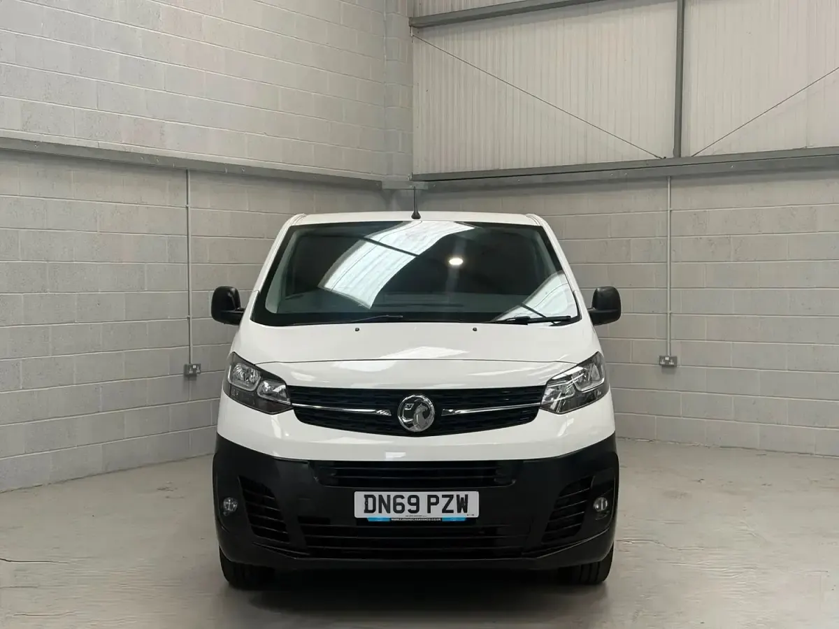 Used Vauxhall Vivaro 100 HP (73 kW) 2019 White MPV