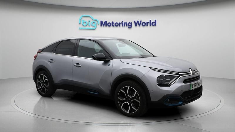 Used 2022 Citroën e-C4 Shine | £12,100 (Good price) - Image 1/4