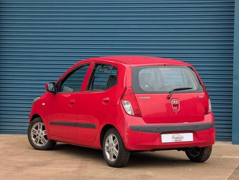 Used Hyundai i10 78 HP (57 kW) 2009 Red Hatchback