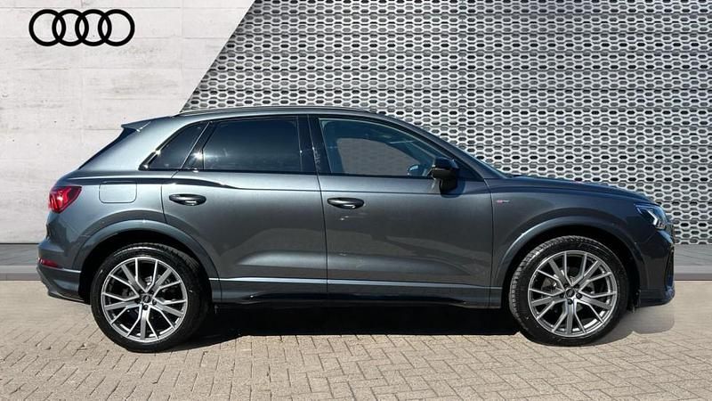 Begagnad Audi Q3 Black Edition 150 HK (110 kW) 2025 Grå SUV