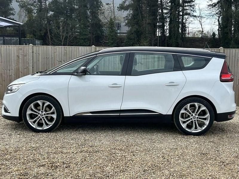Used Renault Grand Scénic IV Iconic 140 HP (102 kW) 2019 White/black MPV