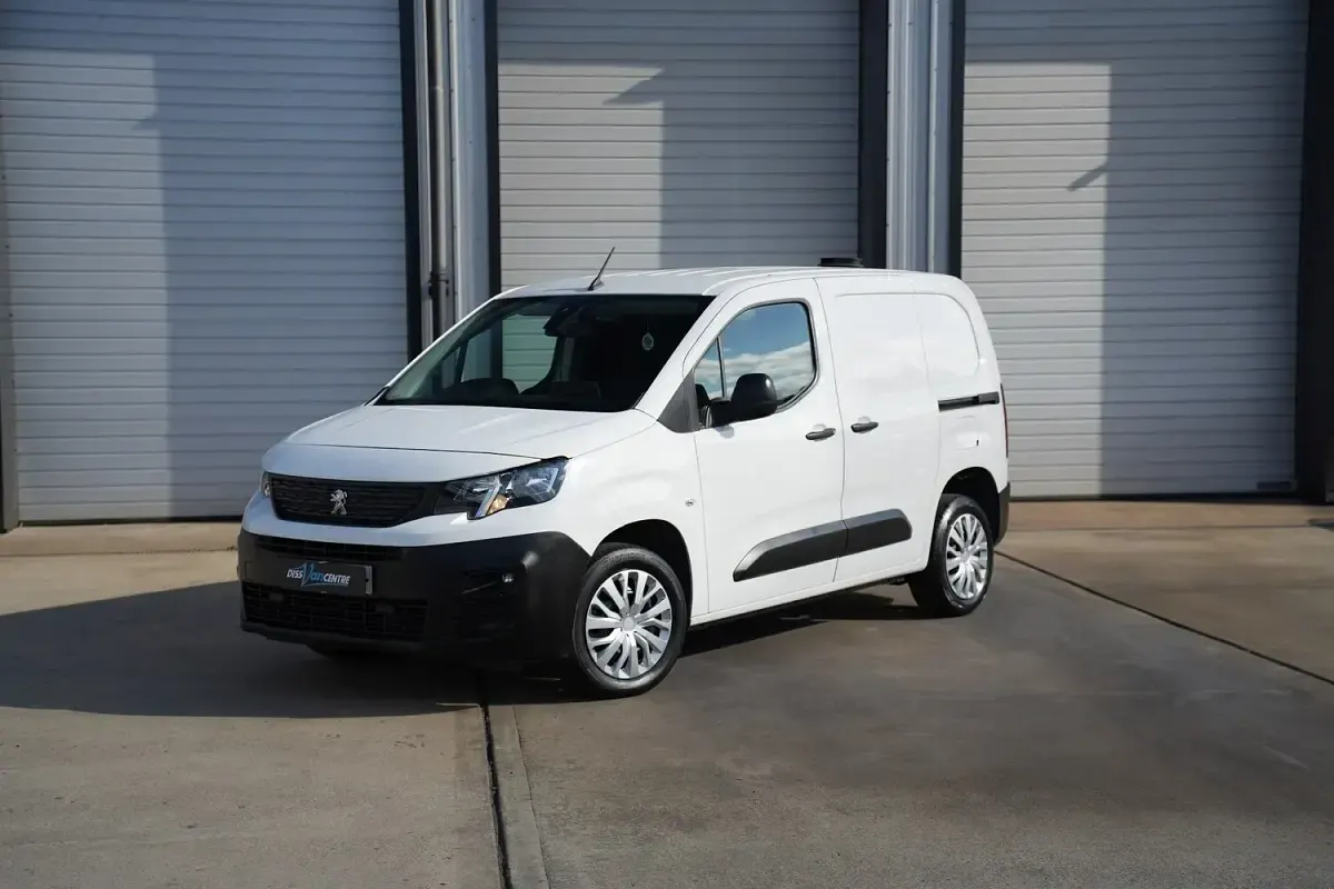 Used Peugeot Partner Premium 131 HP (96 kW) 2023 White MPV