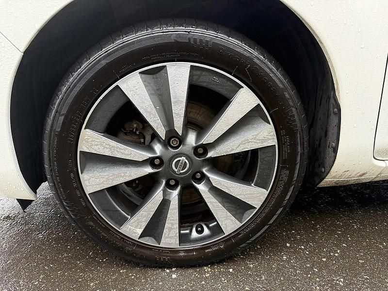 Used Nissan Leaf Tekna 80 kW (109 HP) 2016 White Hatchback