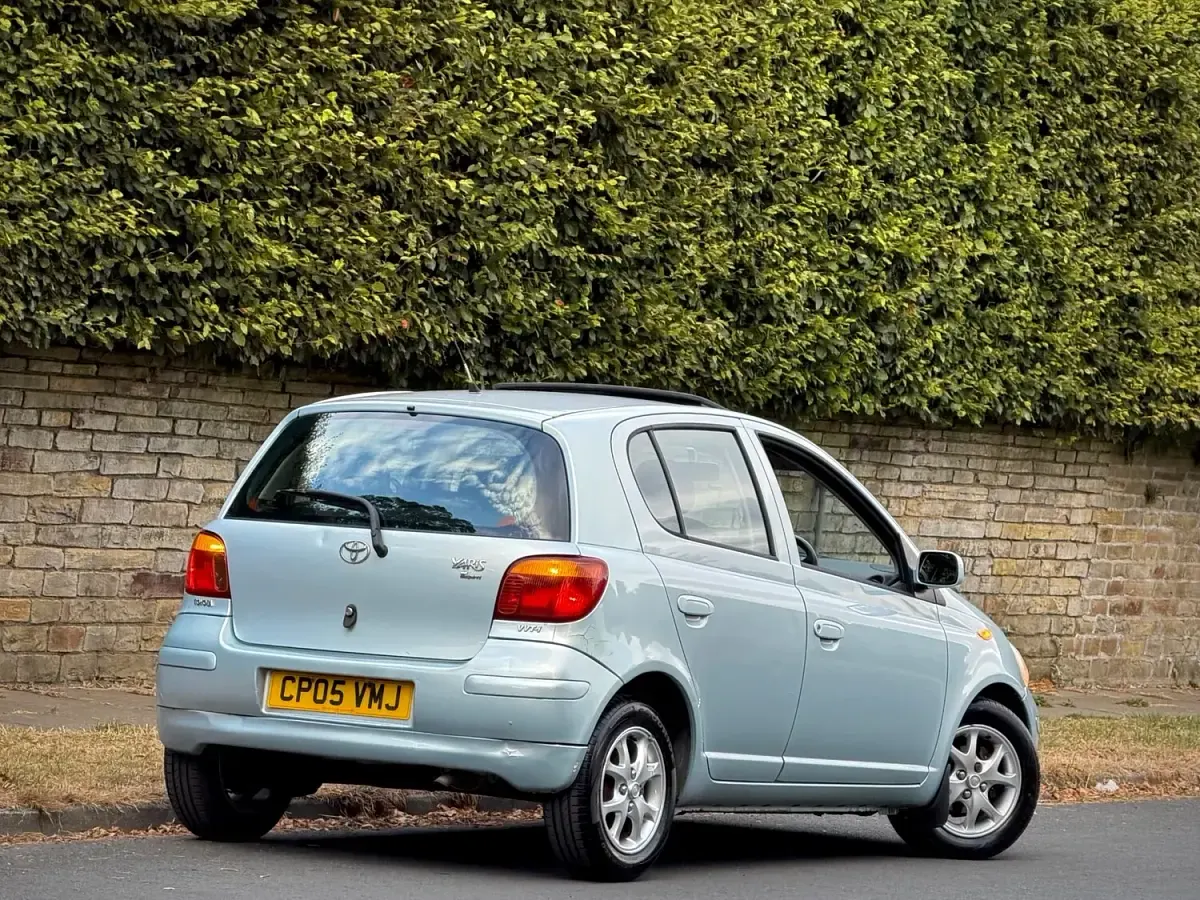 Used Toyota Yaris 2005 Blue Hatchback